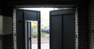 Купить гаражные ворота распашные Мыски, цена от 3939 руб.